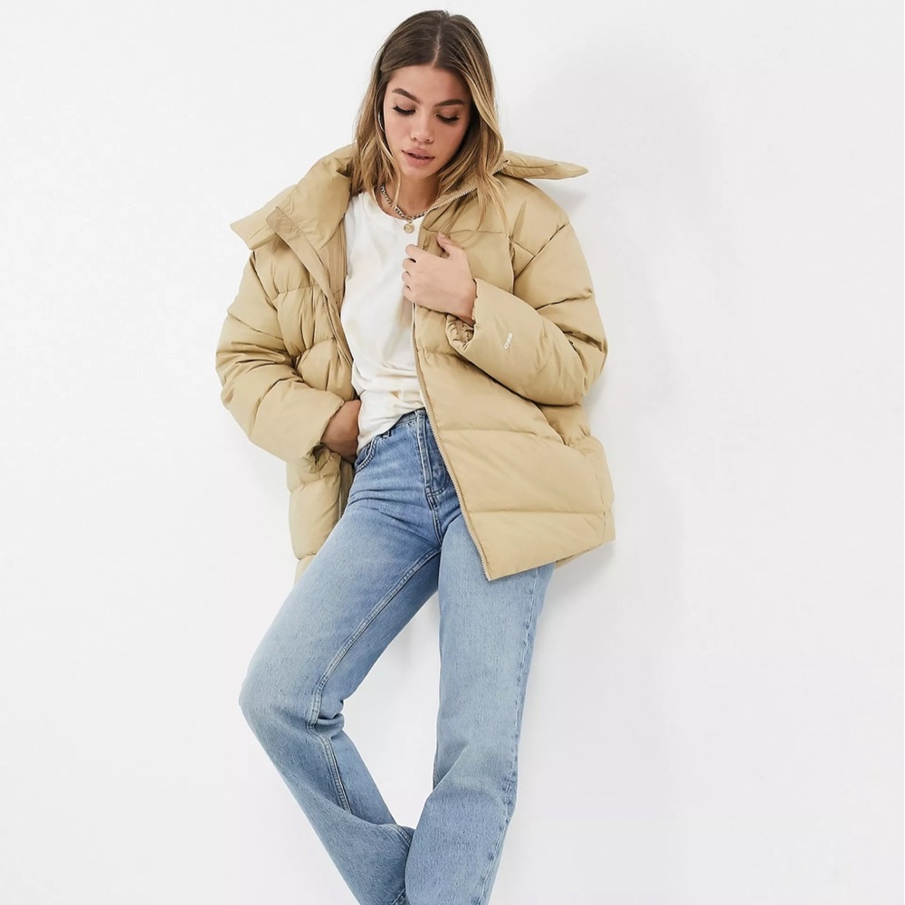 NWOT BEIGE NORTH FACE 550 PUFFER